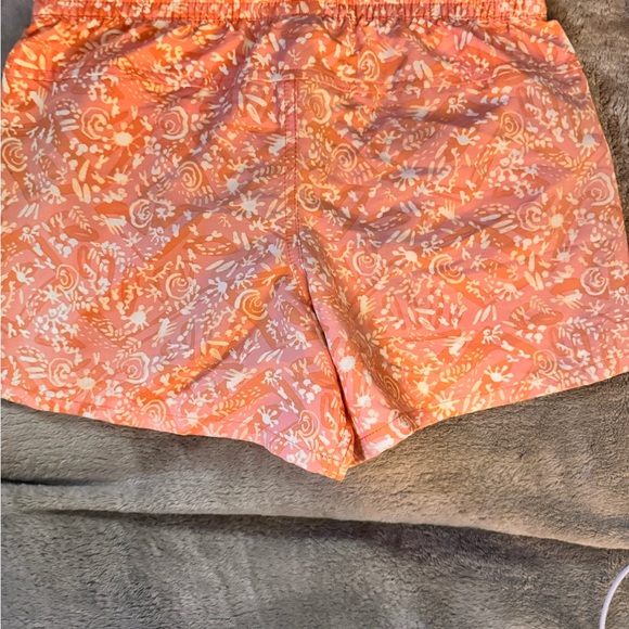 Patagonia GIRLS Baggie Shorts SIZE L (10 12) peach color NWT - Picture 4 of 7